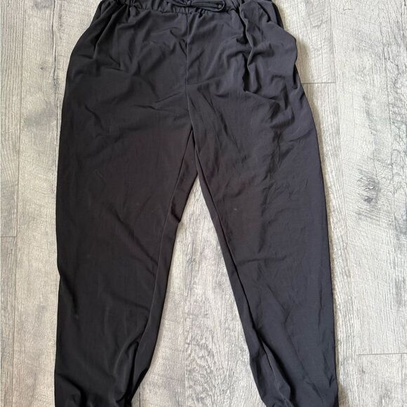 Black Track Pants with Elastic Waistband and Soft Fabric - Picture 1 of 2